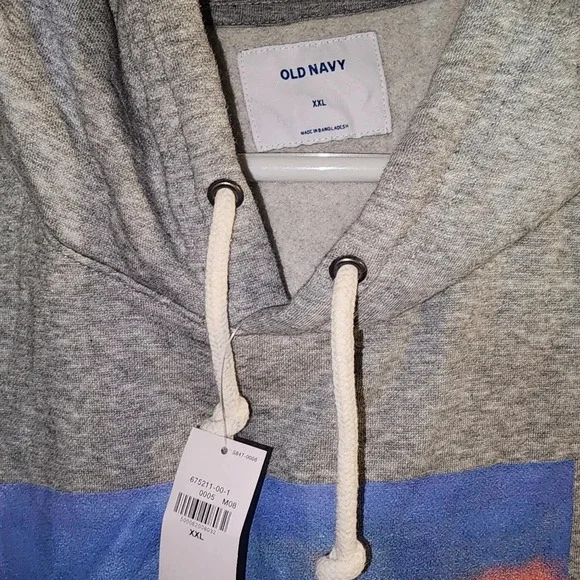XXL OLD NAVY GRAPHIC HOODIE. NEW WITH TAGS. NEVER WORN. GREY W GRAPHIC ON FRONT - Picture 3 of 4